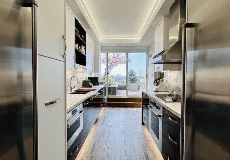 Toronto_Grange_Park_Condo_Kitchen_Renovation4-min